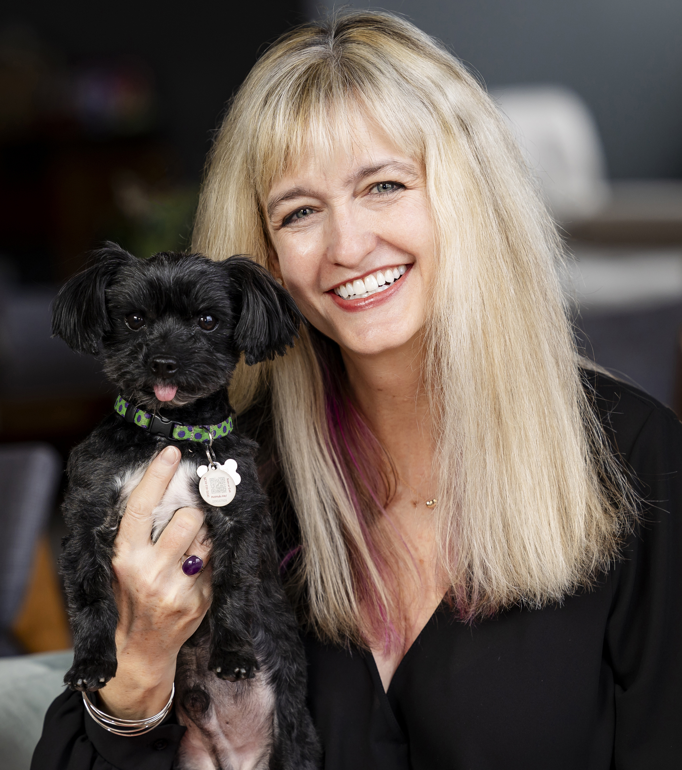 Headshot of Freelance Pet Journalist Jen Reeder